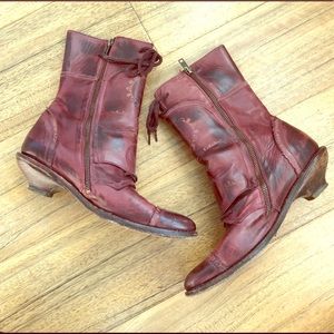 Short lace button zip Berry colored boot